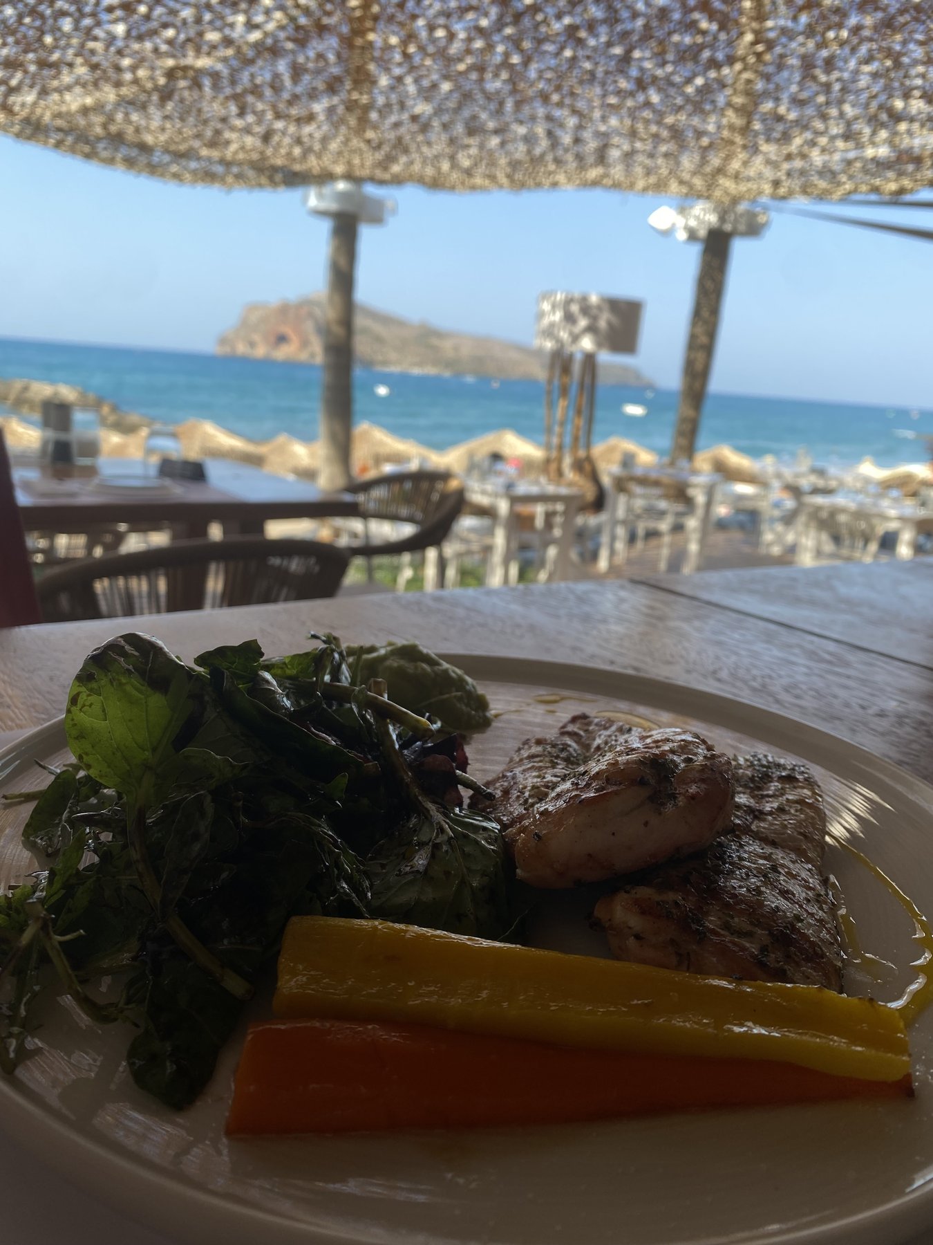 Ψητό της ημέρας, θέα στο κύμα