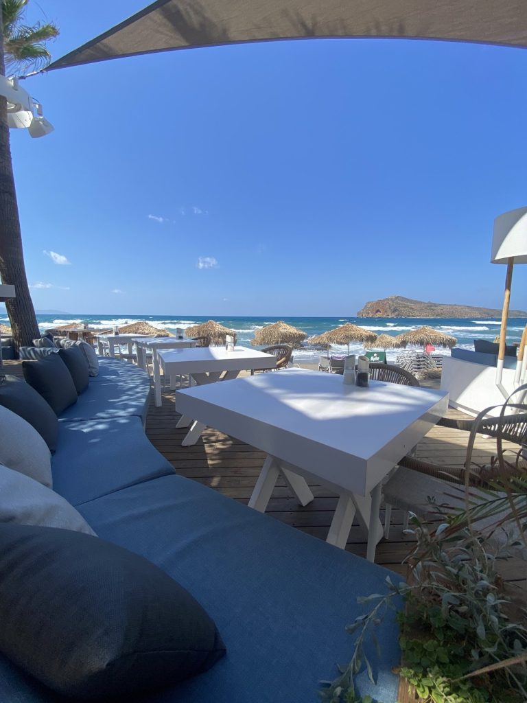 Απόγευμα δίπλα στο κύμα